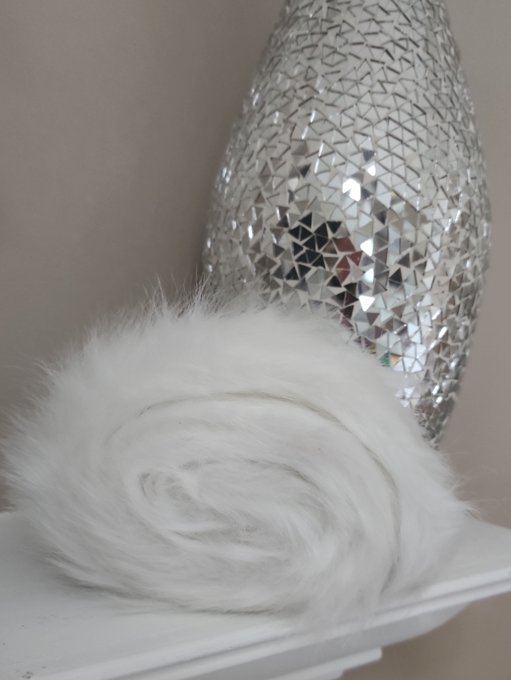 🌟🎉 PIER 1 WHITE FUR GARLAND 🎉🌟
